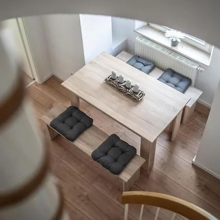 Malerische Maisonettewohnung Mit Zwei Balkonen